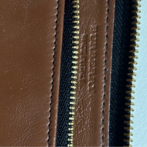 Burberry long leather zippy wallet in excellent condition - Picture 9 of 11